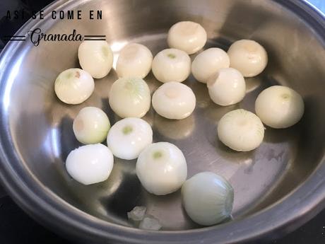 Pechuga con cebollitas y pasas Pechuga con cebollitas y pasas