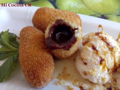 CROQUETAS DE MORCILLA Y CEBOLLA CONFITADA CON VINO MOSCATEL DE MALAGA CROQUETAS DE MORCILLA Y CEBOLLA CONFITADA CON VINO MOSCATEL DE MALAGA