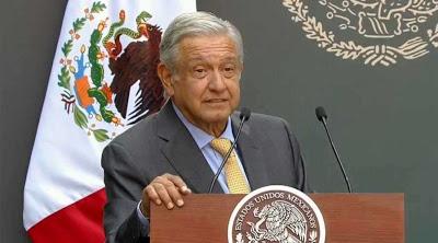 López Obrador declara formalmente “el fin de la política neoliberal” en México.