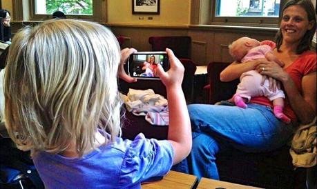 Travel-with-Kids-15-L ▷ Comente en 25 de los mejores consejos para viajar con niños por 5 consejos principales para viajar con una familia joven: taza de pan tostado