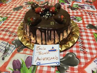 TARTA RED VELVET CON CREMA DE FRESA Y CHOCOLATE