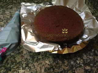 TARTA RED VELVET CON CREMA DE FRESA Y CHOCOLATE