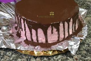 TARTA RED VELVET CON CREMA DE FRESA Y CHOCOLATE