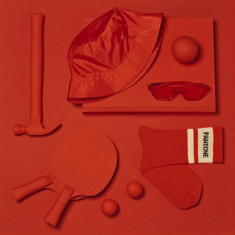 Bershka se une a Pantone para lanzar una colección ropa llena de color