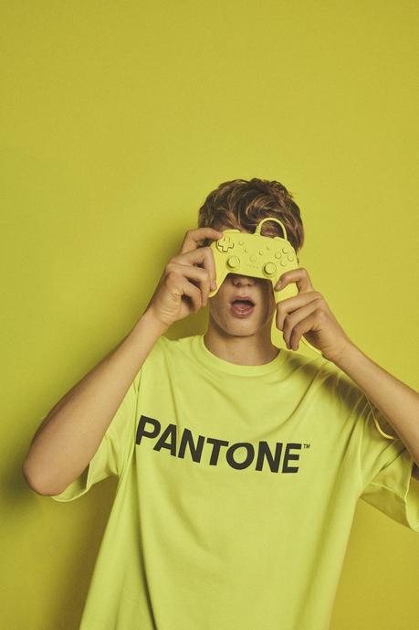 Bershka se une a Pantone para lanzar una colección ropa llena de color