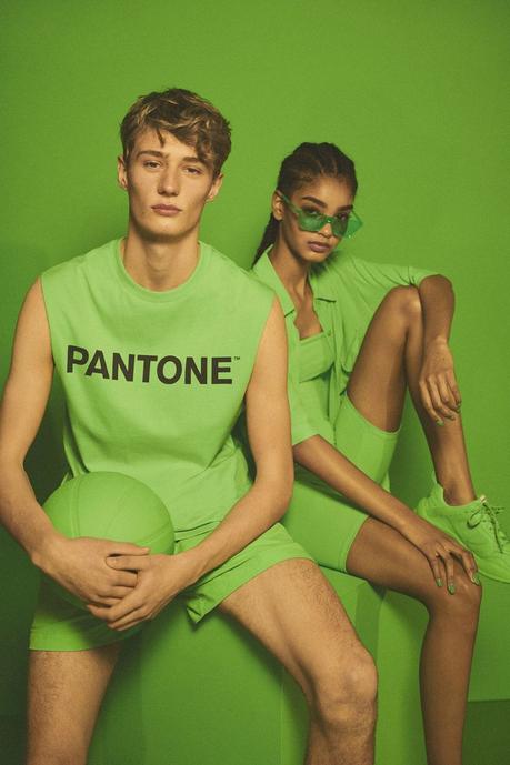 Bershka se une a Pantone para lanzar una colección ropa llena de color