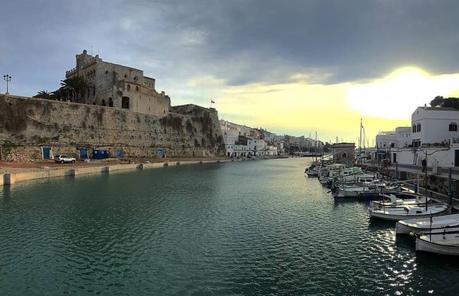 Llegando a mahon menorca: turismo y alojamiento en la isla