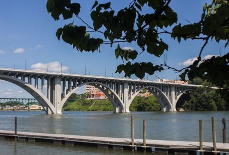knoxville-Tennessee-1 ▷ Comente sobre los 4 mejores lugares para visitar en Tennessee (y un itinerario para cada lugar) por Cómo Tennessee puede ser el mejor destino para unas vacaciones | Guía local de los Estados Unidos