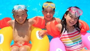 Materiales recomendados para los niños en la piscina