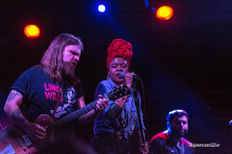 Raíces felinas atrapan a la Custom con Nikki Hill Raíces felinas atrapan a la Custom con Nikki Hill