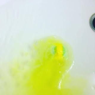 Viernes de Spa, al completo bomba de baño, aceites esenciales, janolia,