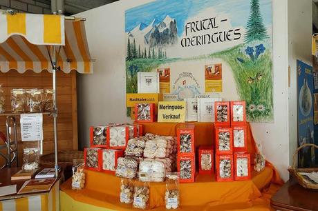 ▷ Región de Jungfrau en invierno: destino suizo que lo tiene todo Meringues-at-Frutal-bakery-in-Meiringen-Switzerland.jpg.optimal ▷ Región de Jungfrau en invierno: destino suizo que lo tiene todo