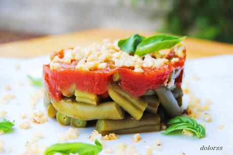 Judías verdes con tomate y albahaca