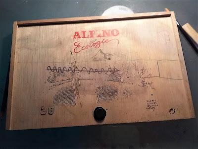 Rescatando una caja de lápices Rescatando una caja de lápices