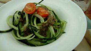 Espagetis de calabacín al pesto de nueces