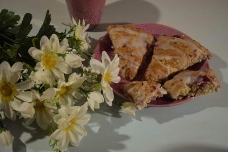 Scones Veganos de Frambuesa Scones Veganos de Frambuesa