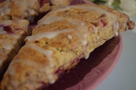 Scones Veganos de Frambuesa Scones Veganos de Frambuesa