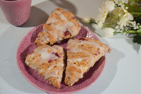 Scones Veganos de Frambuesa Scones Veganos de Frambuesa