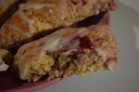 Scones Veganos de Frambuesa Scones Veganos de Frambuesa