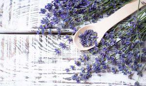 Cómo disfrutar de un sueño profundo usando lavanda - Trucos de salud caseros