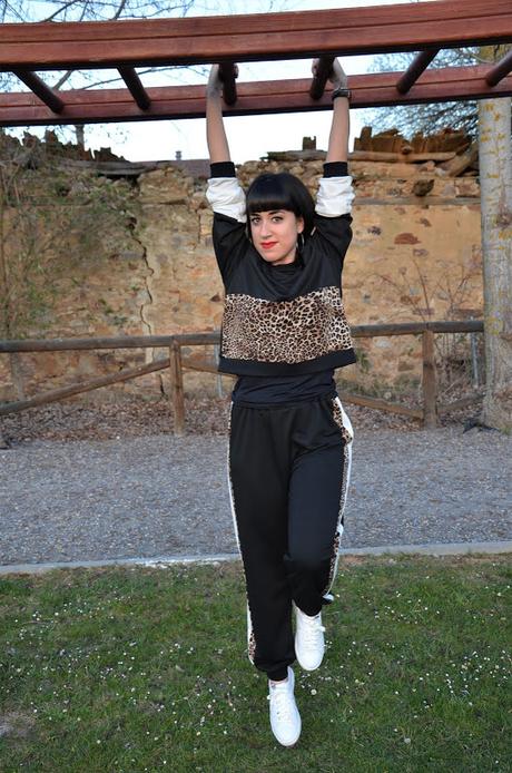 Chándal estampado de leopardo