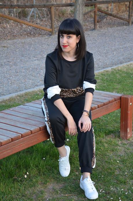 Chándal estampado de leopardo