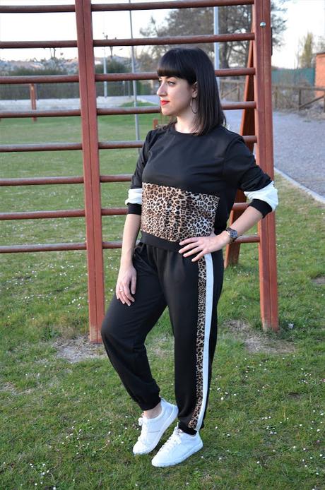 Chándal estampado de leopardo