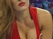 Nikki Bella retira oficialmente