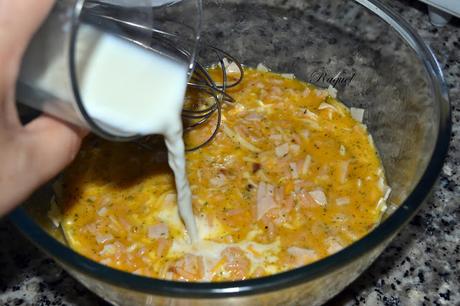 Tortilla de arroz rosa con pavo a las finas hierbas y queso