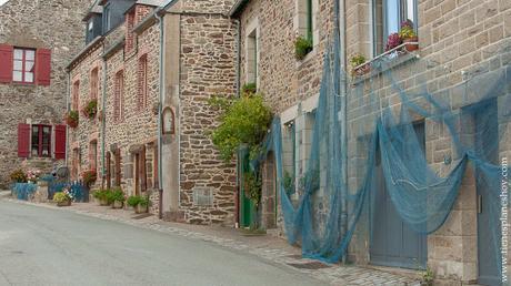 Saint-Suliac redes pueblo marinero Bretaña viaje roadtrip