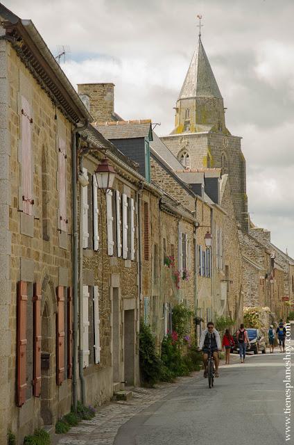 Saint-Suliac pueblo bonito Bretaña visitar viaje