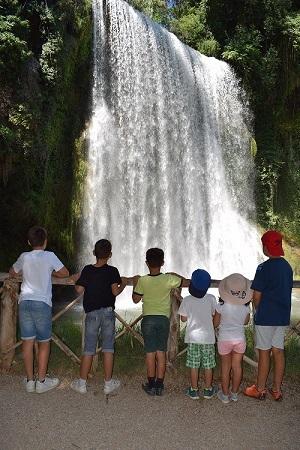 Niños en Monasterio de Piedra Niños en Monasterio de Piedra