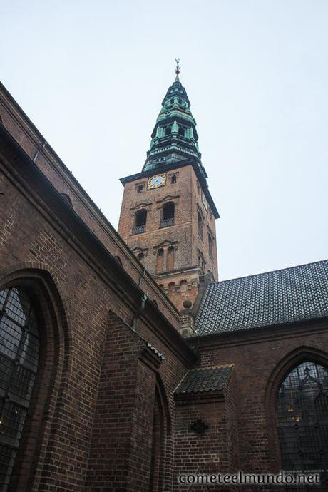 que-ver-en-copenhague-iglesia-san-nicolas Que ver en Copenhague (ranking 2019 de sitios más molones)