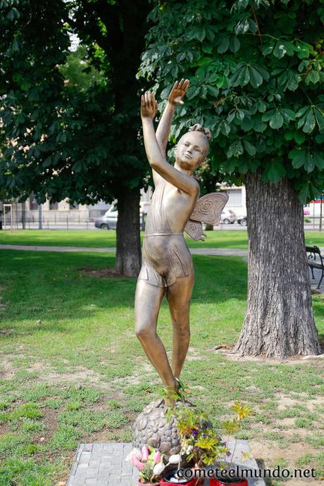 estatua-campanilla-bratislava Que ver en Bratislava en un día: los sitios más increibles (2019)