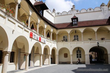 patio-ayuntamiento-viejo-bratislava Que ver en Bratislava en un día: los sitios más increibles (2019)