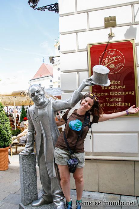 que-ver-en-bratislava-estatua-divertida Que ver en Bratislava en un día: los sitios más increibles (2019)