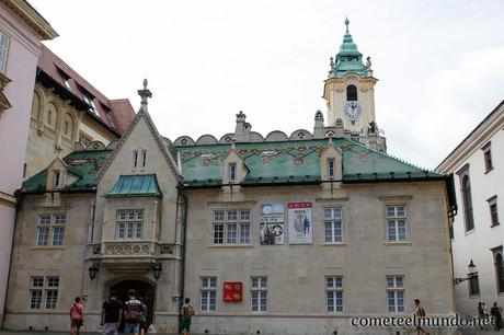 que-ver-en-bratislava-ayuntamiento-viejo Que ver en Bratislava en un día: los sitios más increibles (2019)