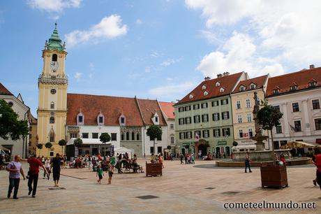 plaza-hlavne-namastie-bratislava Que ver en Bratislava en un día: los sitios más increibles (2019)