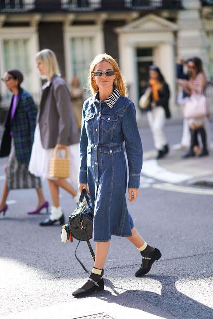 LA VUELTA DE LOS CALCETINES.-