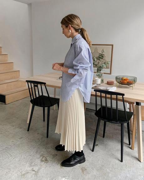 LA VUELTA DE LOS CALCETINES.-