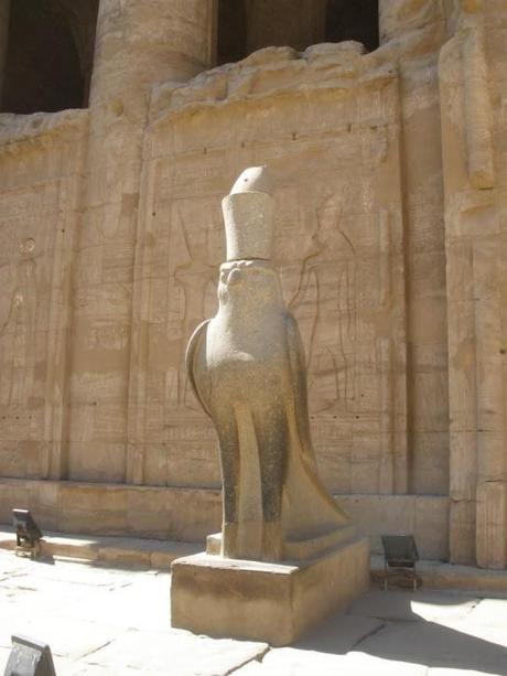 El Templo de Horus y la fiesta de las chilabas 1553737651_466_El-Templo-de-Horus-y-la-fiesta-de-las-chilabas El Templo de Horus y la fiesta de las chilabas