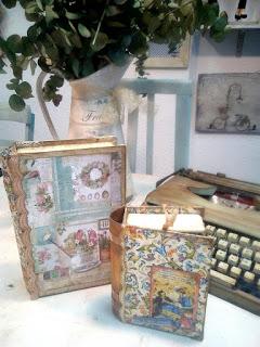 Un par de libros más, éstos para M.!!Que bonitos quedan! ...