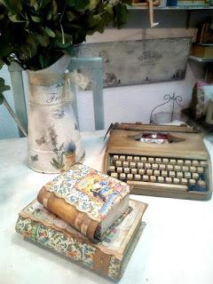 Un par de libros más, éstos para M.!!Que bonitos quedan! ...