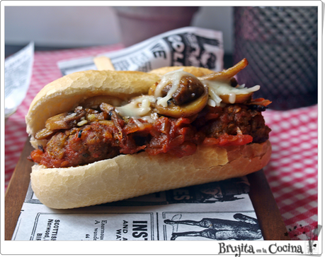 Bocata de albóndigas de lentejas