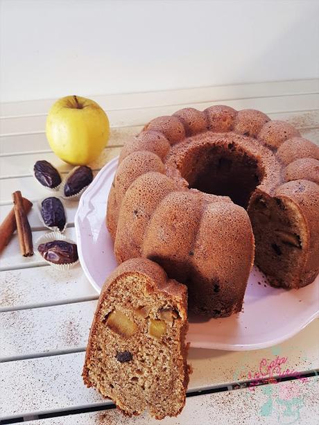 BIZCOCHO DE MANZANA SALTEADA Y DATILES