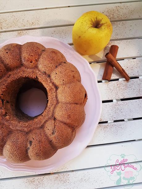 BIZCOCHO DE MANZANA SALTEADA Y DATILES