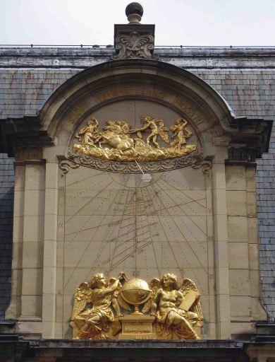 El cuadrante solar de la Sorbona en París El cuadrante solar de la Sorbona en París