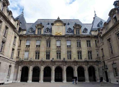 El cuadrante solar de la Sorbona en París El cuadrante solar de la Sorbona en París