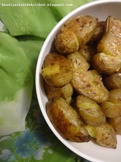 POMMES DE TERRE À L’AIL AU FOUR / GARLIC BAKED POTATOES / PATATAS EN EL HORNO CON AJO / بطاطس بالثوم في الفرن
