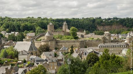 Fougeres fortaleza medieval Bretaña Francia visitar 